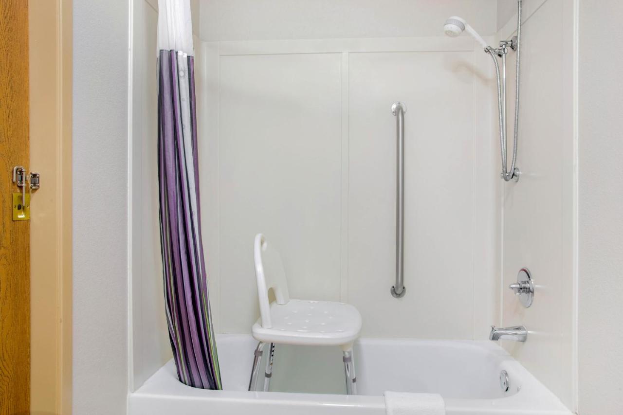 Queen Room - Disability Access at La Quinta Inn & Suites by Wyndham Springfield South