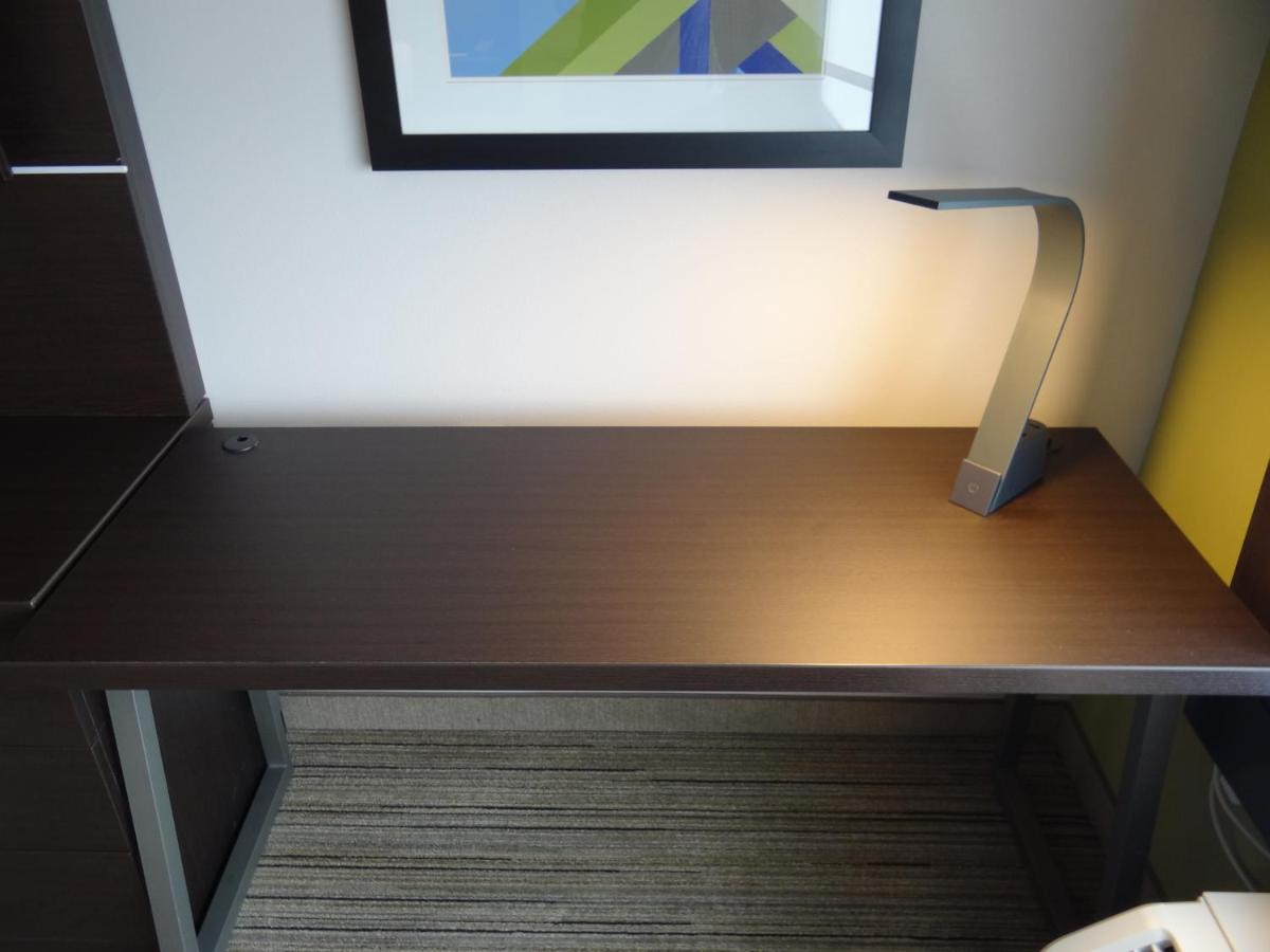 King Room - Mobility Access/Roll in Shower - Non-Smoking at Holiday Inn Express & Suites Auburn Downtown by IHG