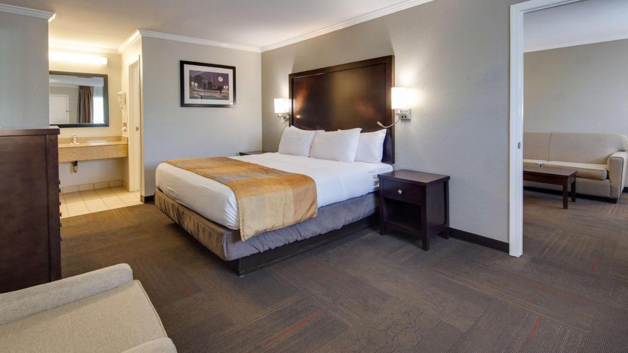 King Suite - Non Smoking at Best Western Clermont