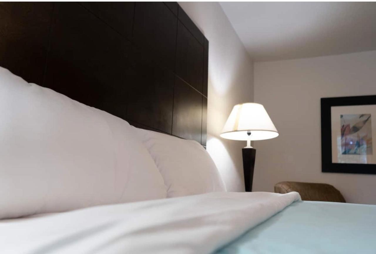 Deluxe King Room at INN on 17