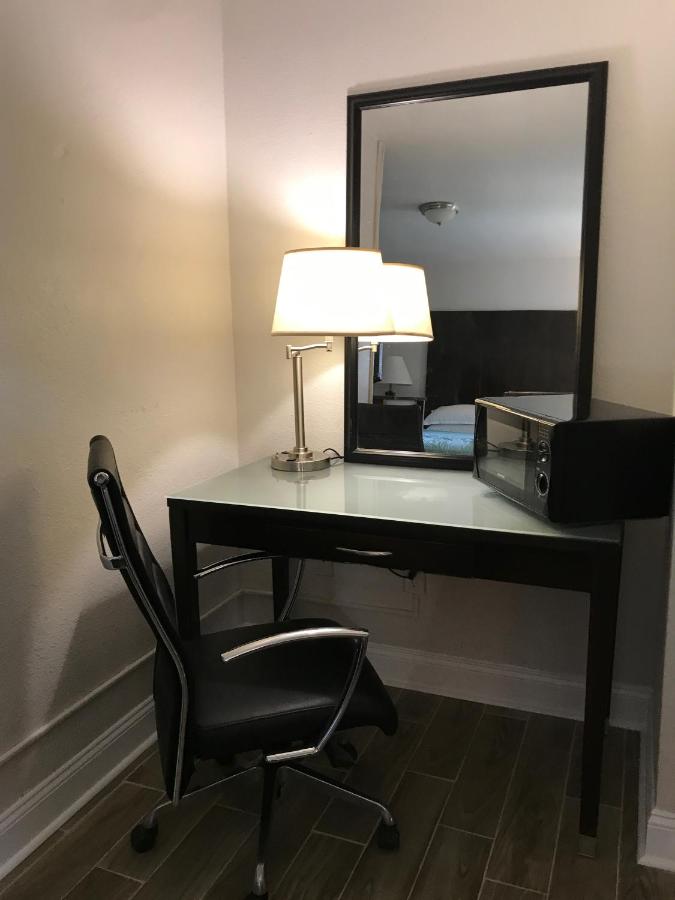 Deluxe King Room at INN on 17