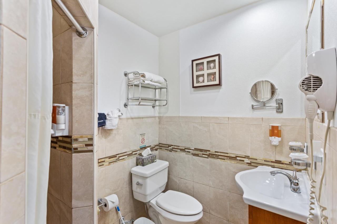 Deluxe Efficiency Suite: 1 Queen Bed and 1 Sleeper Sofa at Bay Palms Waterfront Resort - Hotel and Marina