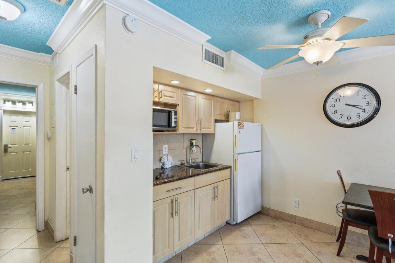 One Bedroom Suite: 1 Queen Bed and 1 Sleeper Sofa at Bay Palms Waterfront Resort - Hotel and Marina
