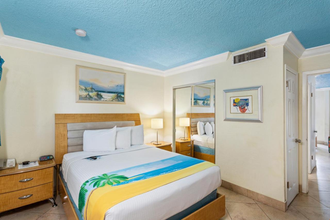 One Bedroom Suite: 1 Queen Bed and 1 Sleeper Sofa at Bay Palms Waterfront Resort - Hotel and Marina
