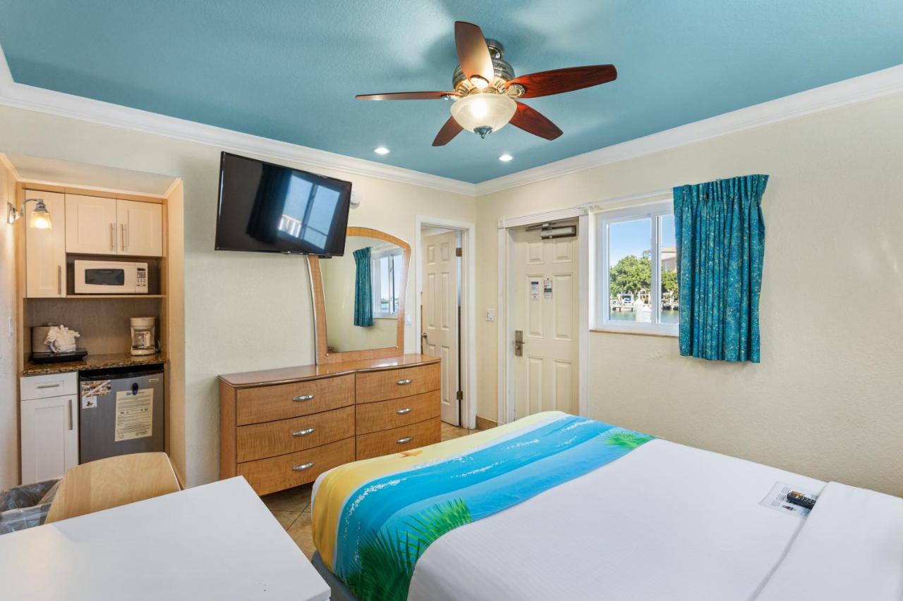 Standard Room: 1 Queen Bed and 1 Sleeper Sofa at Bay Palms Waterfront Resort - Hotel and Marina