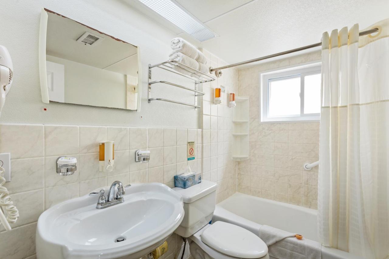 Deluxe One Bedroom Suite: 1 Queen Bed and 2 Sleeper Sofas at Bay Palms Waterfront Resort - Hotel and Marina