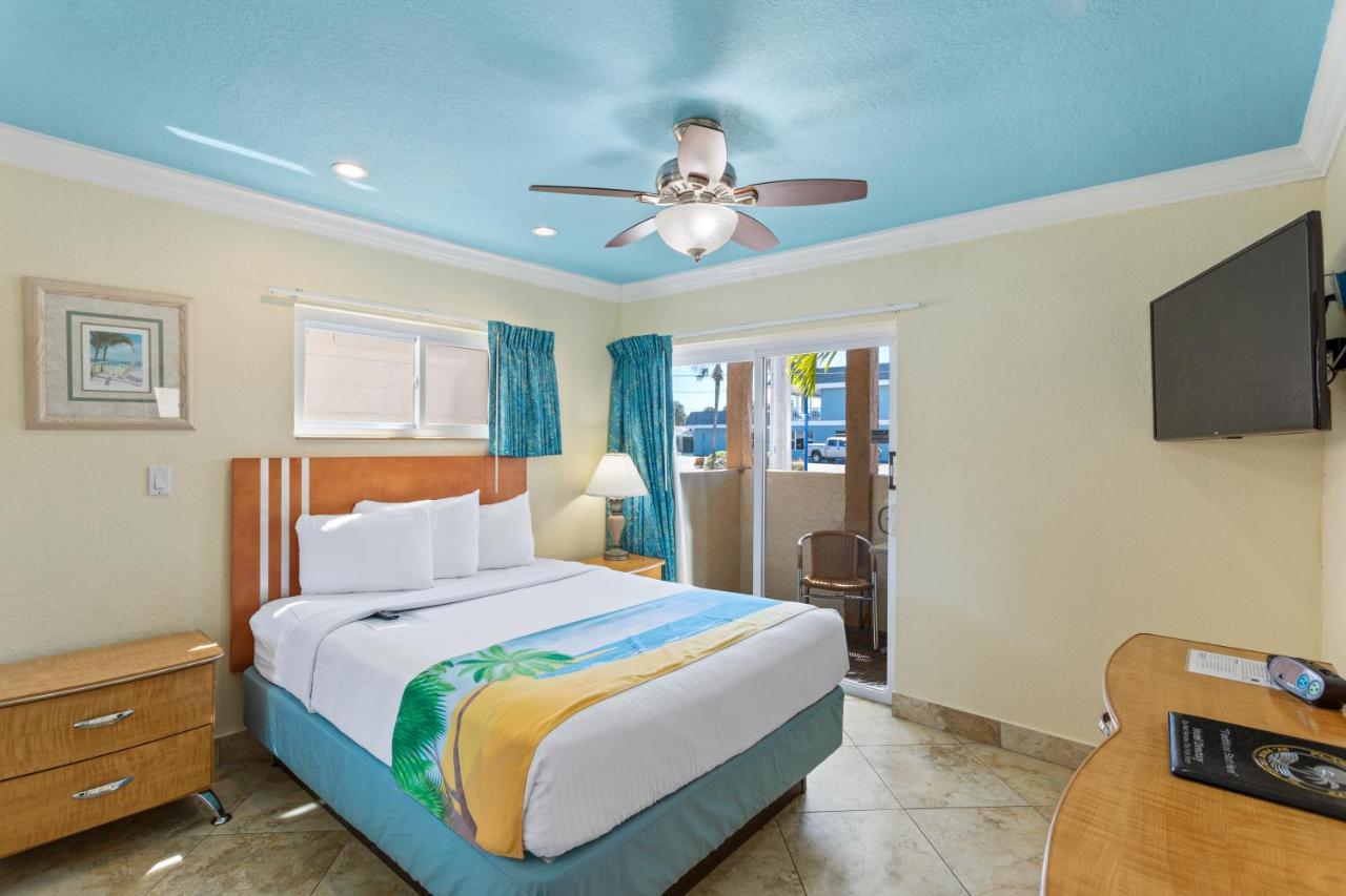 Deluxe One Bedroom Suite: 1 Queen Bed and 2 Sleeper Sofas at Bay Palms Waterfront Resort - Hotel and Marina
