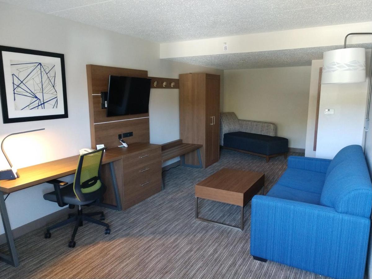King Suite Feature - Non-Smoking at Holiday Inn Express Murrysville - Delmont by IHG