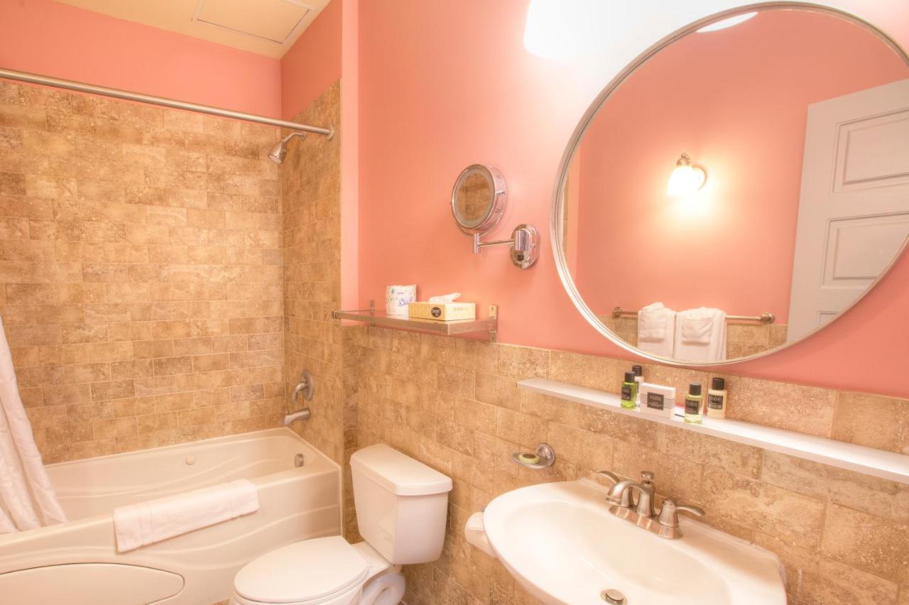 King Suite at Montvale Hotel
