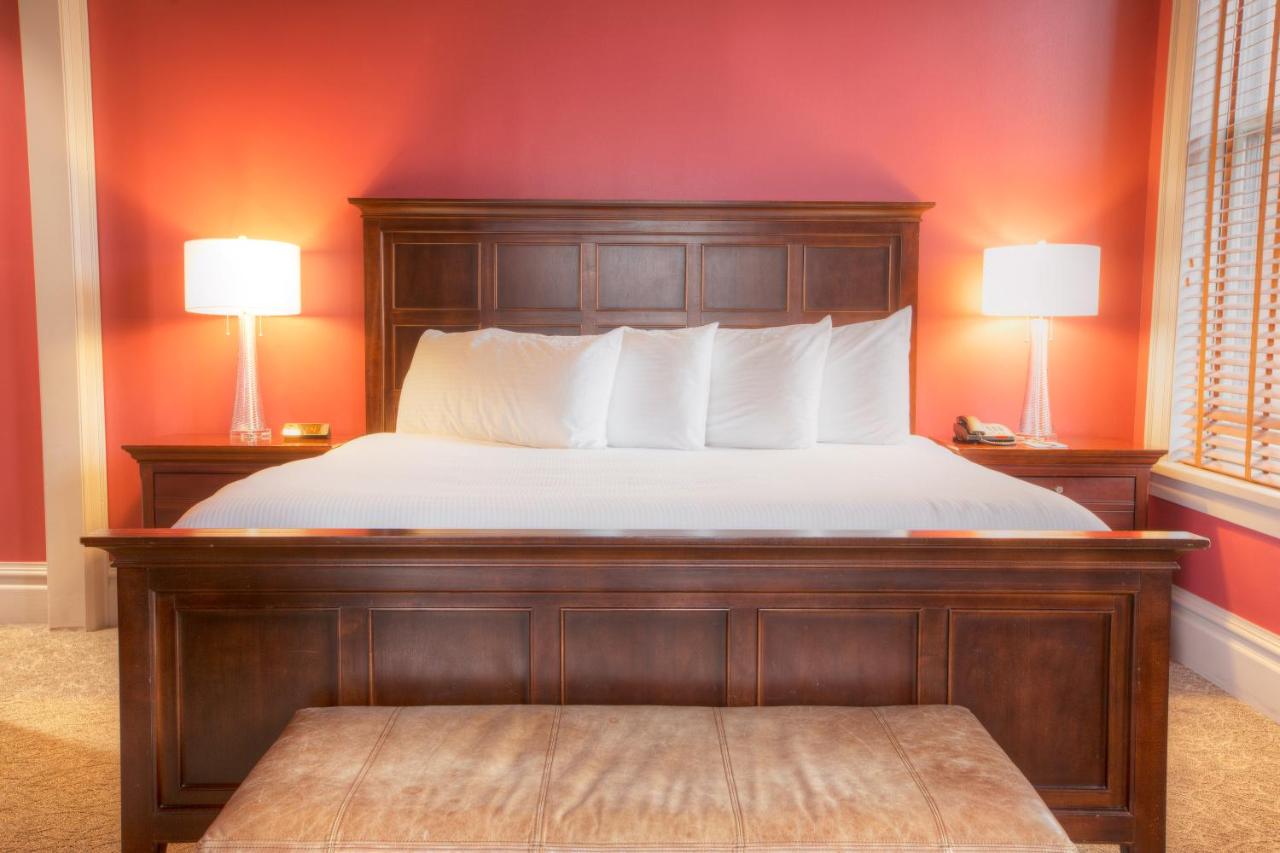 King Suite at Montvale Hotel
