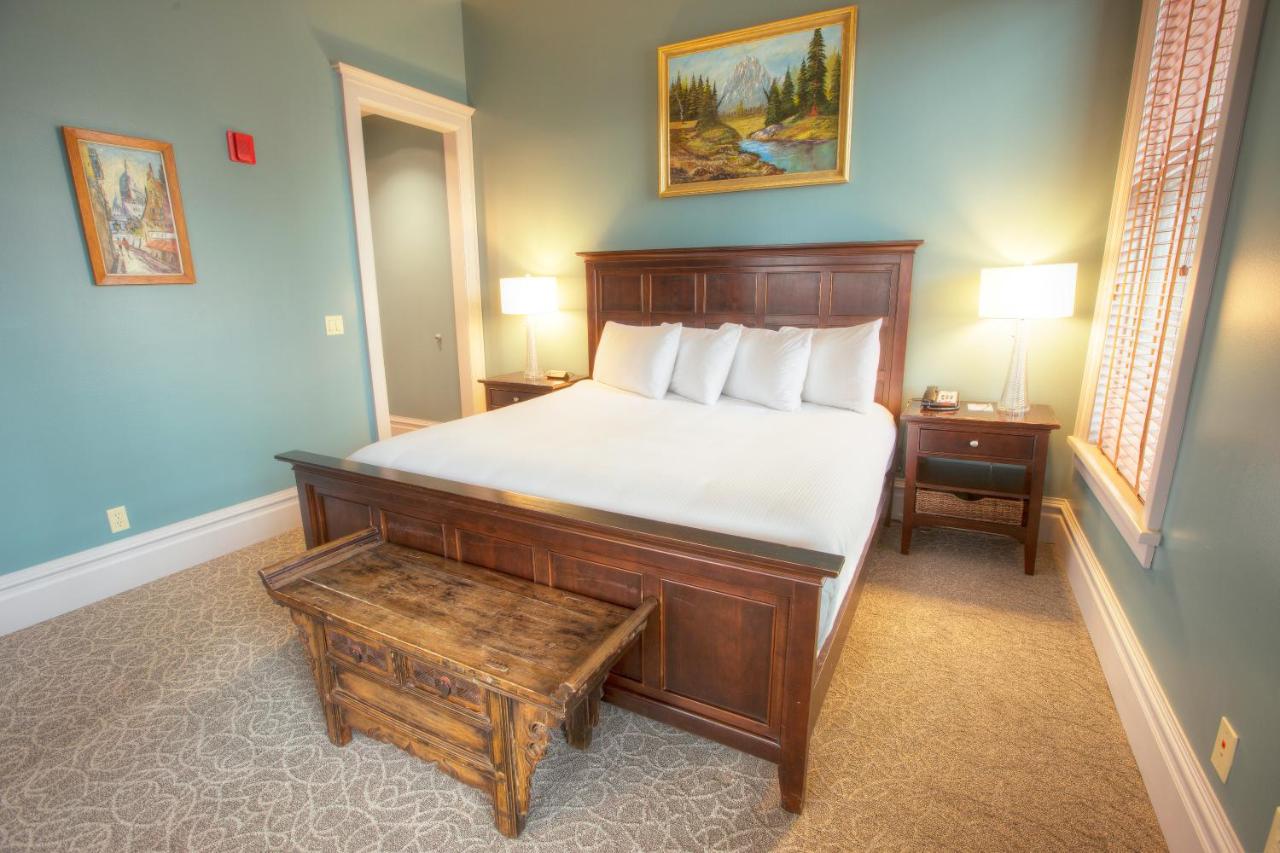 King Suite at Montvale Hotel