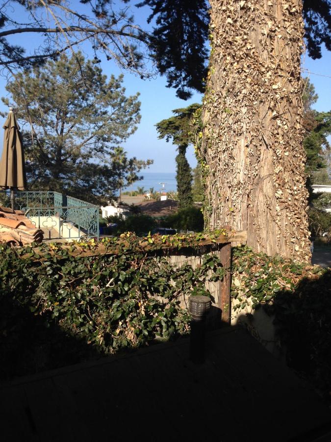  | Les Artistes Inn