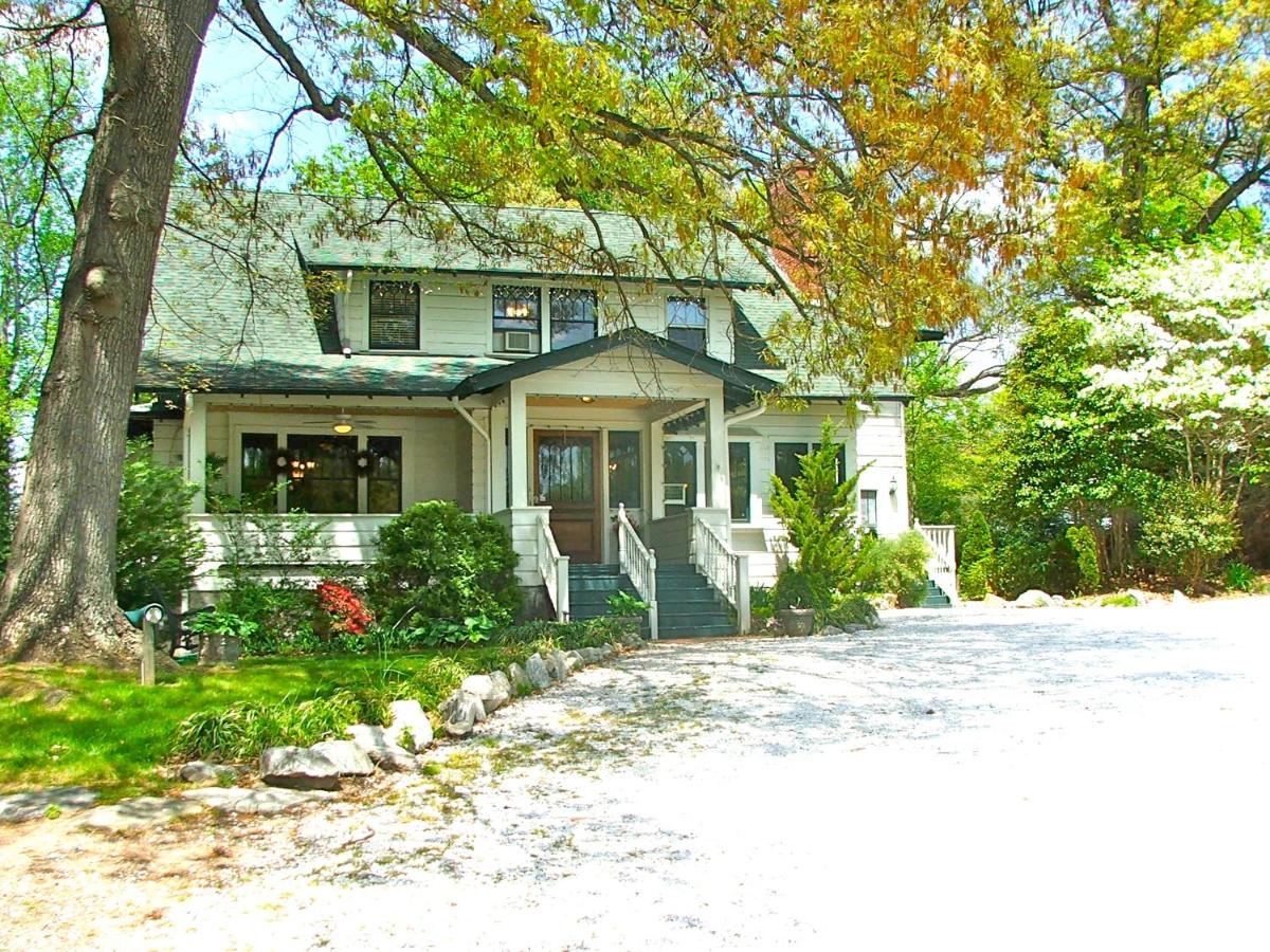 | Oakland Cottage Bed and Breakfast
