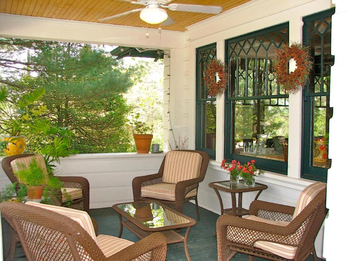 | Oakland Cottage Bed and Breakfast