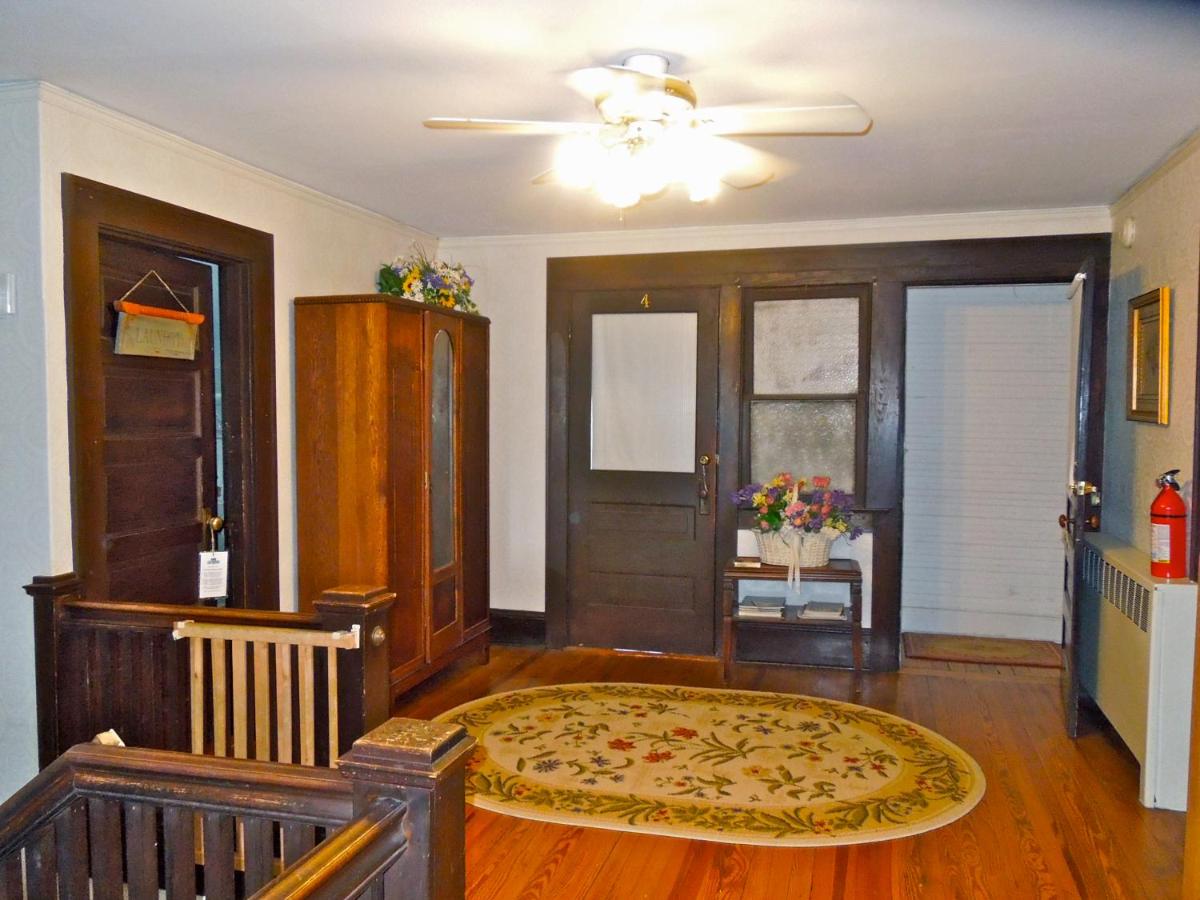| Oakland Cottage Bed and Breakfast