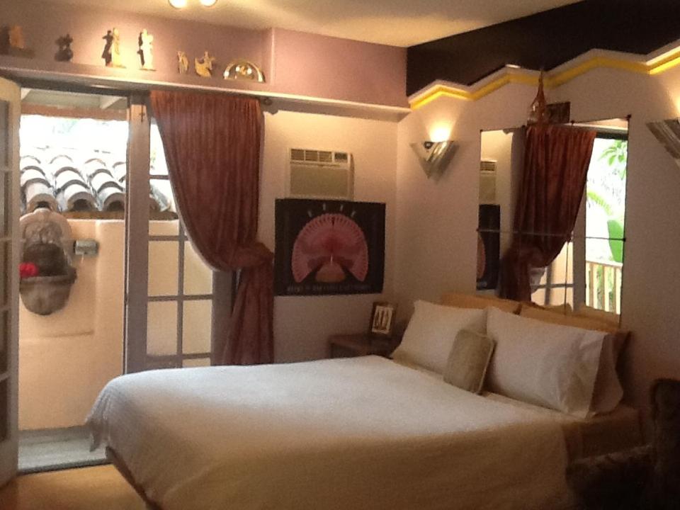  | Les Artistes Inn
