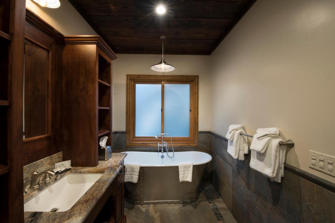 | 1R Rustic Retreat