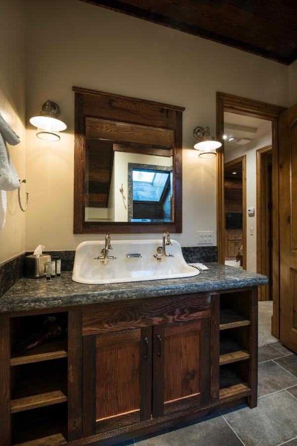 | 1R Rustic Retreat