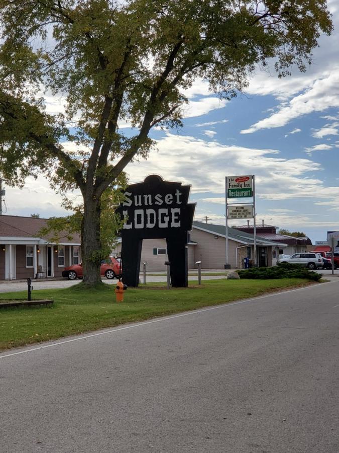 | Sunset Lodge Escanaba