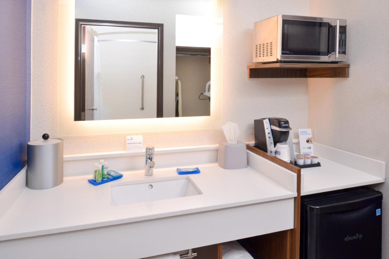  | Holiday Inn Express Wixom, an IHG Hotel