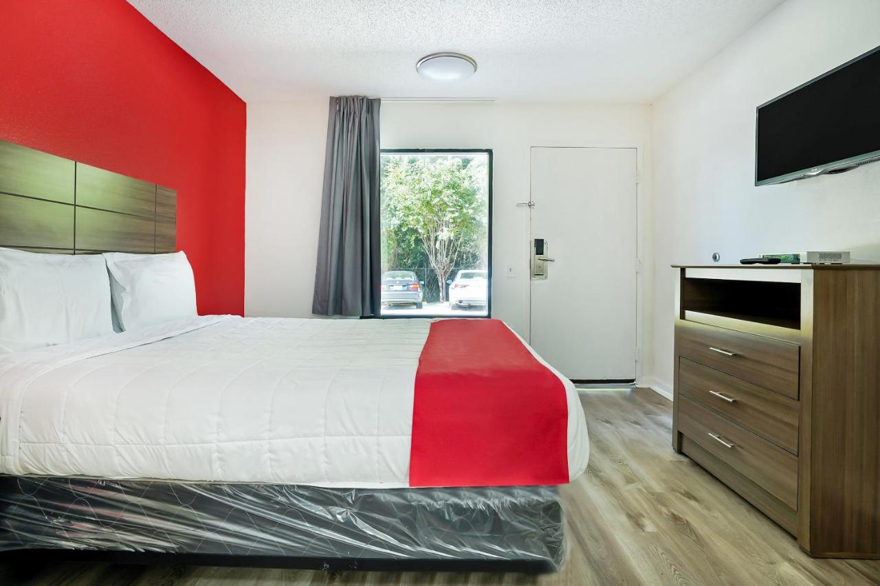 Queen Room at OYO Hotel Decatur I-285 The Perimeter