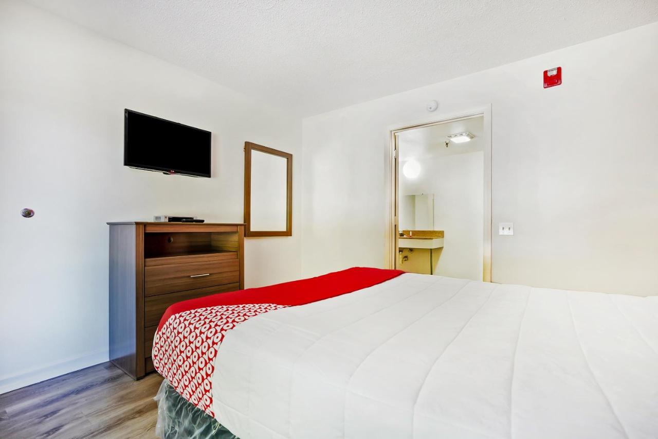 Queen Room at OYO Hotel Decatur I-285 The Perimeter