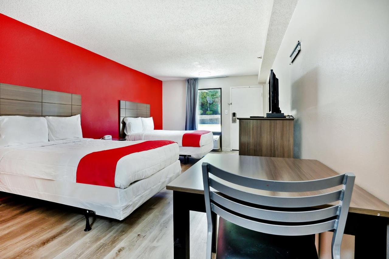 Queen Room with Two Queen Beds at OYO Hotel Decatur I-285 The Perimeter