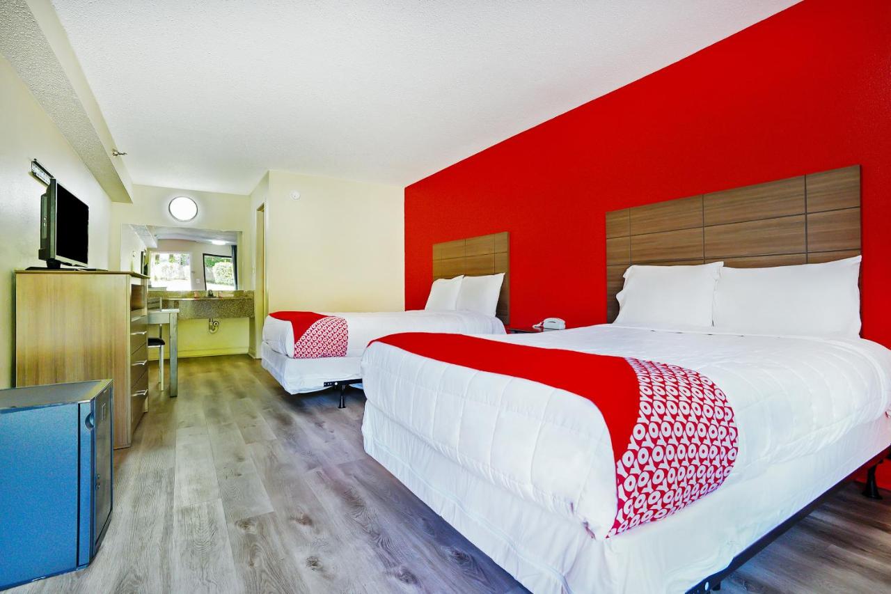 Queen Room with Two Queen Beds at OYO Hotel Decatur I-285 The Perimeter