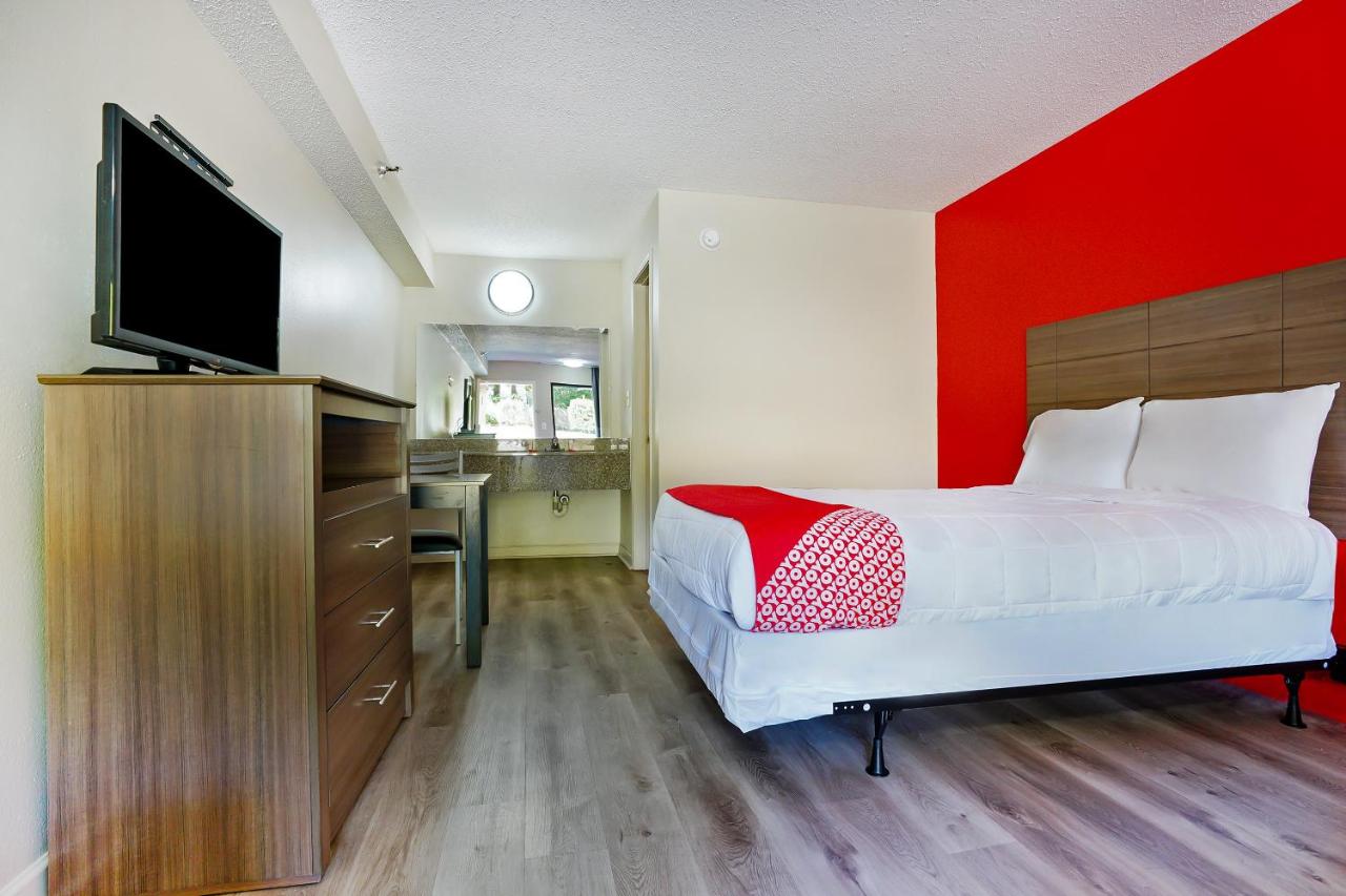 Queen Room with Two Queen Beds at OYO Hotel Decatur I-285 The Perimeter
