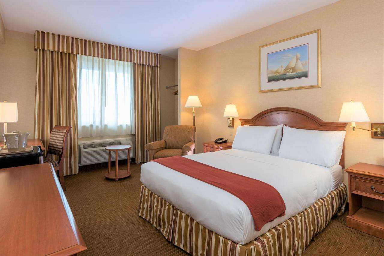 | Five Towns Inn - JFK Airport
