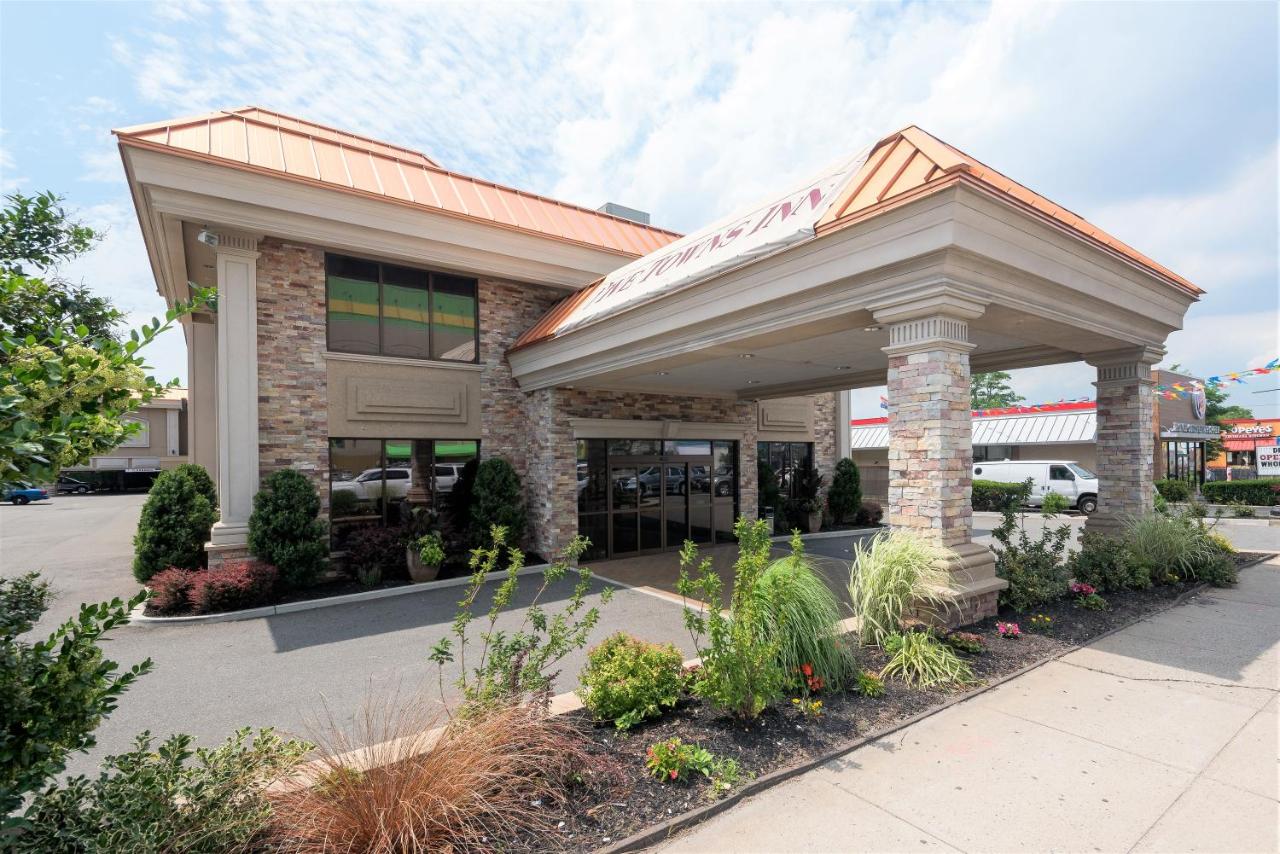 | Five Towns Inn - JFK Airport