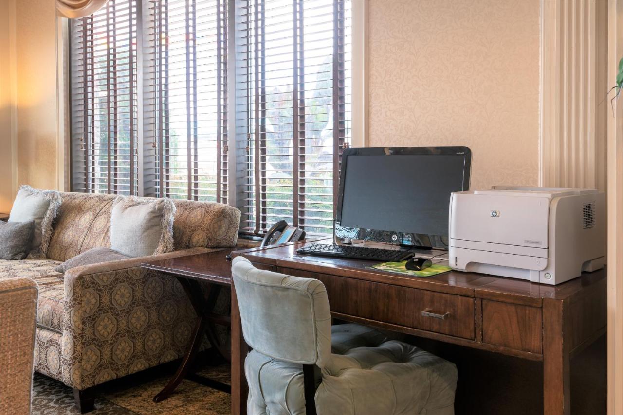 | Five Towns Inn - JFK Airport