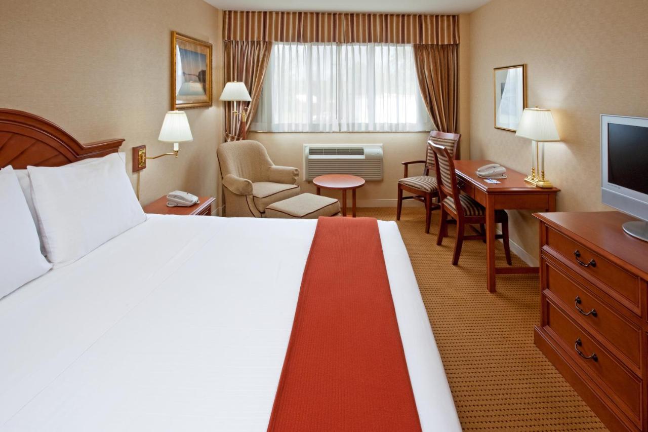| Five Towns Inn - JFK Airport