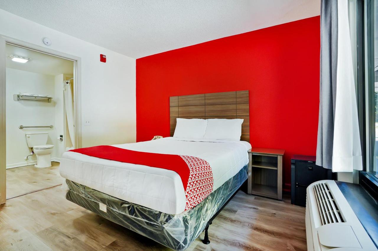 Queen Room at OYO Hotel Decatur I-285 The Perimeter