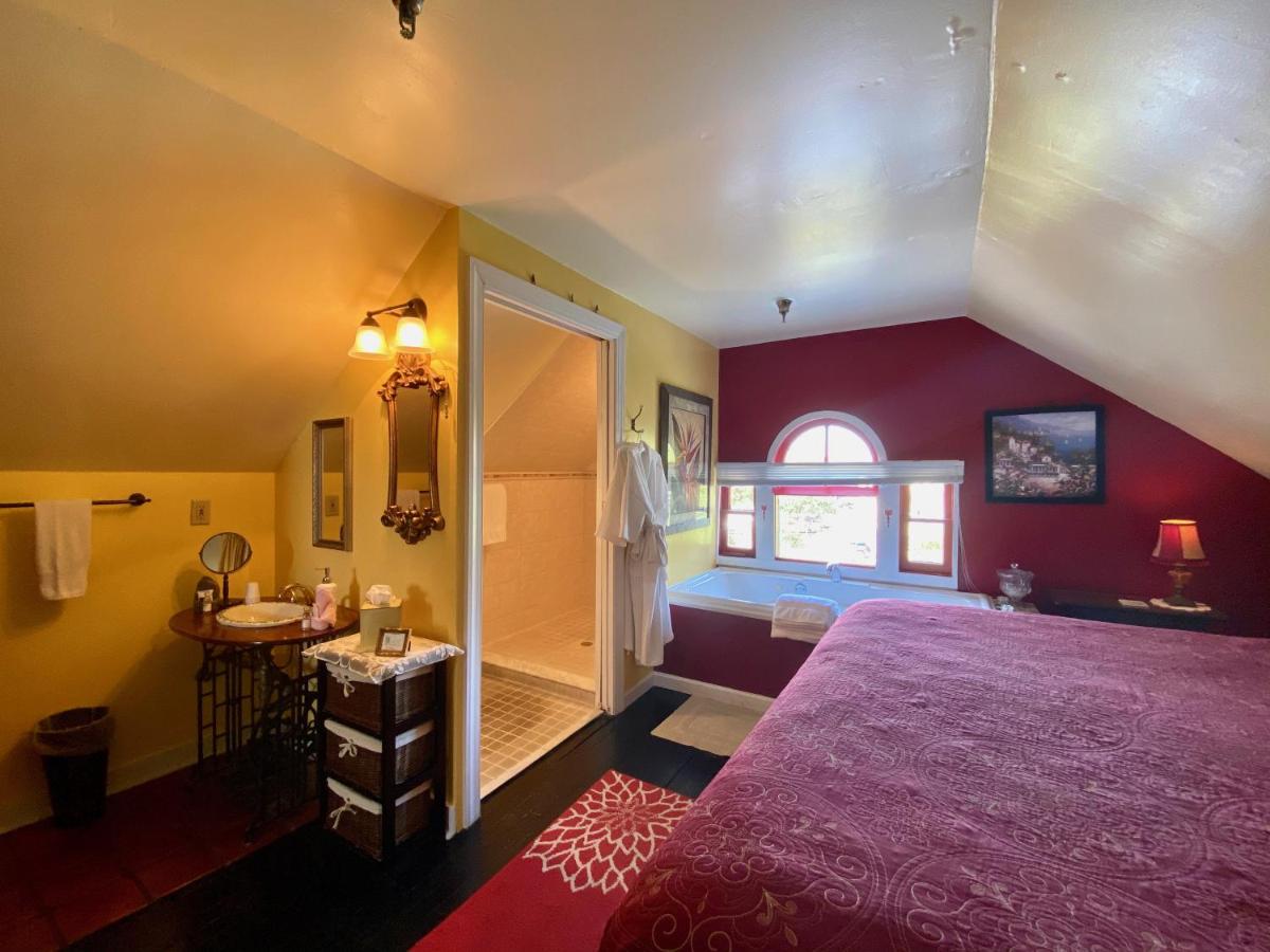  | Penny Farthing Inn