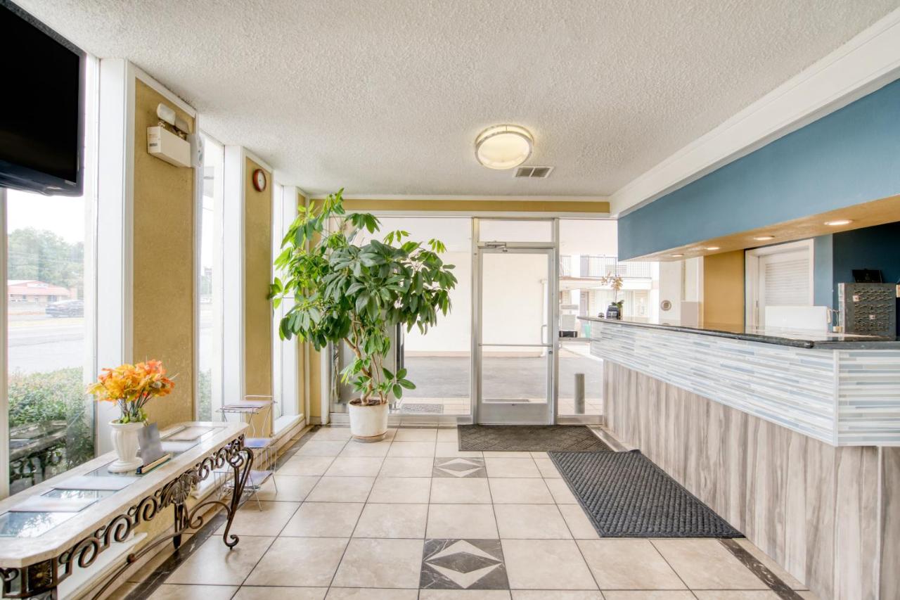 | OYO Hotel Alexandria LA- Hwy 165