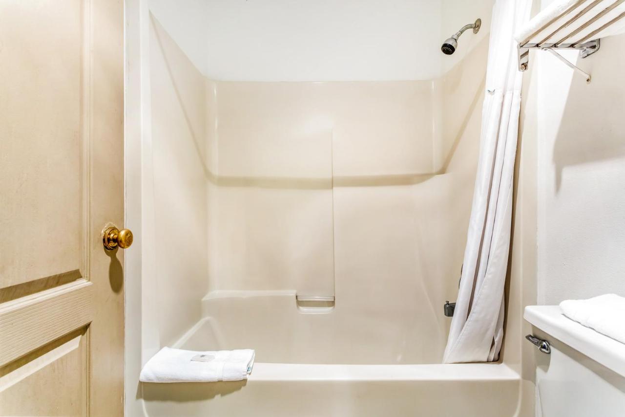 | Arlington Motor Inn