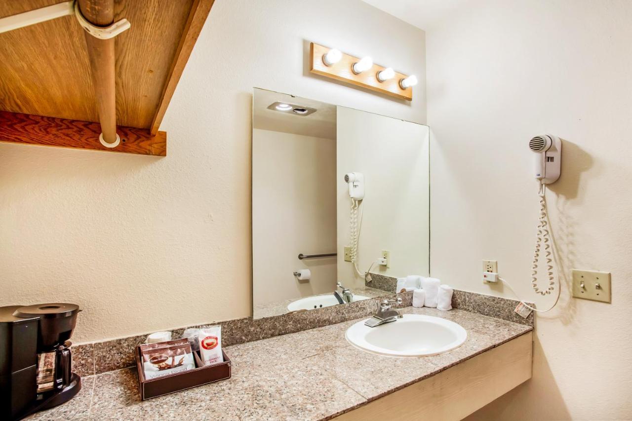 | Arlington Motor Inn