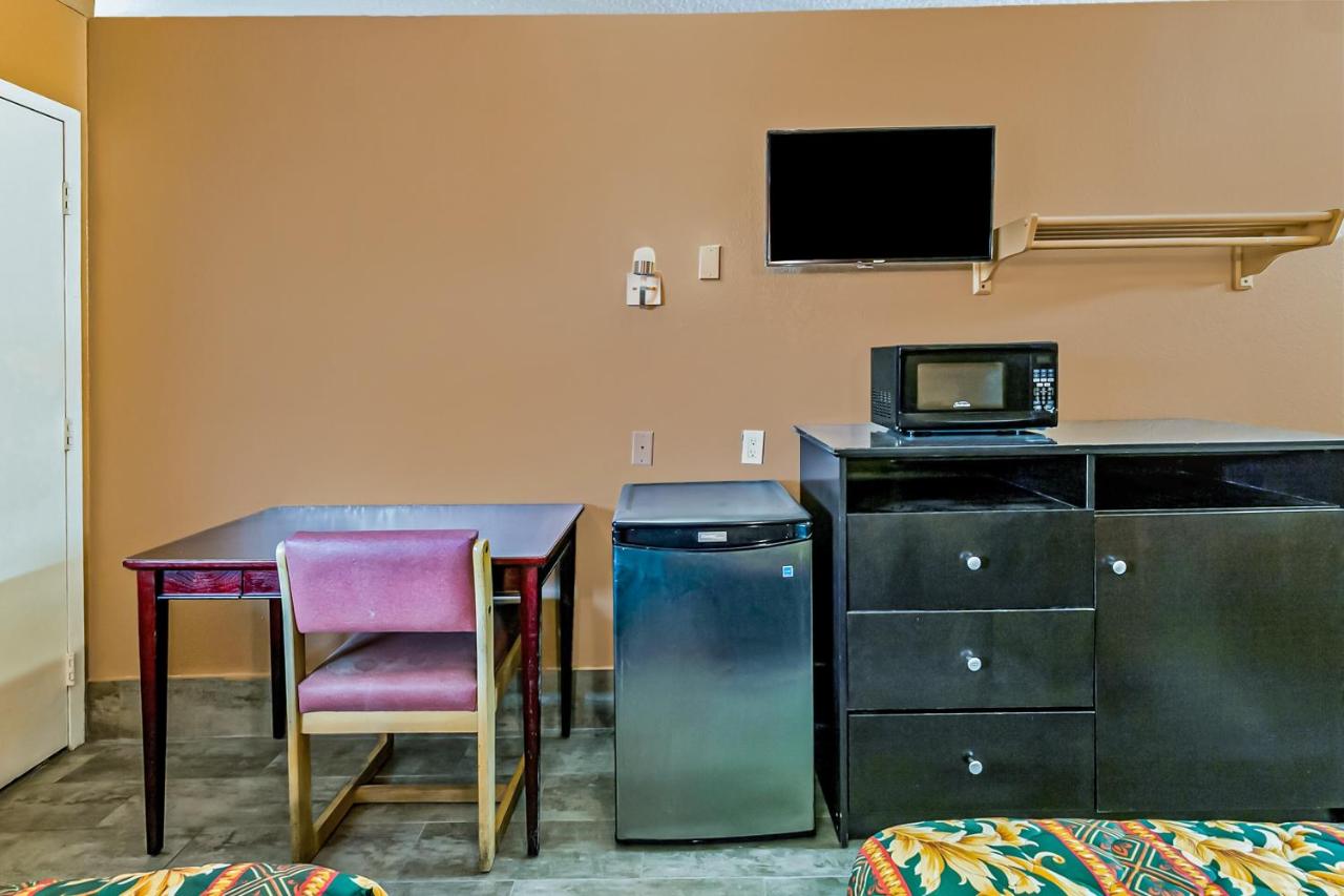  | OYO Hotel Lake Charles Hwy 10