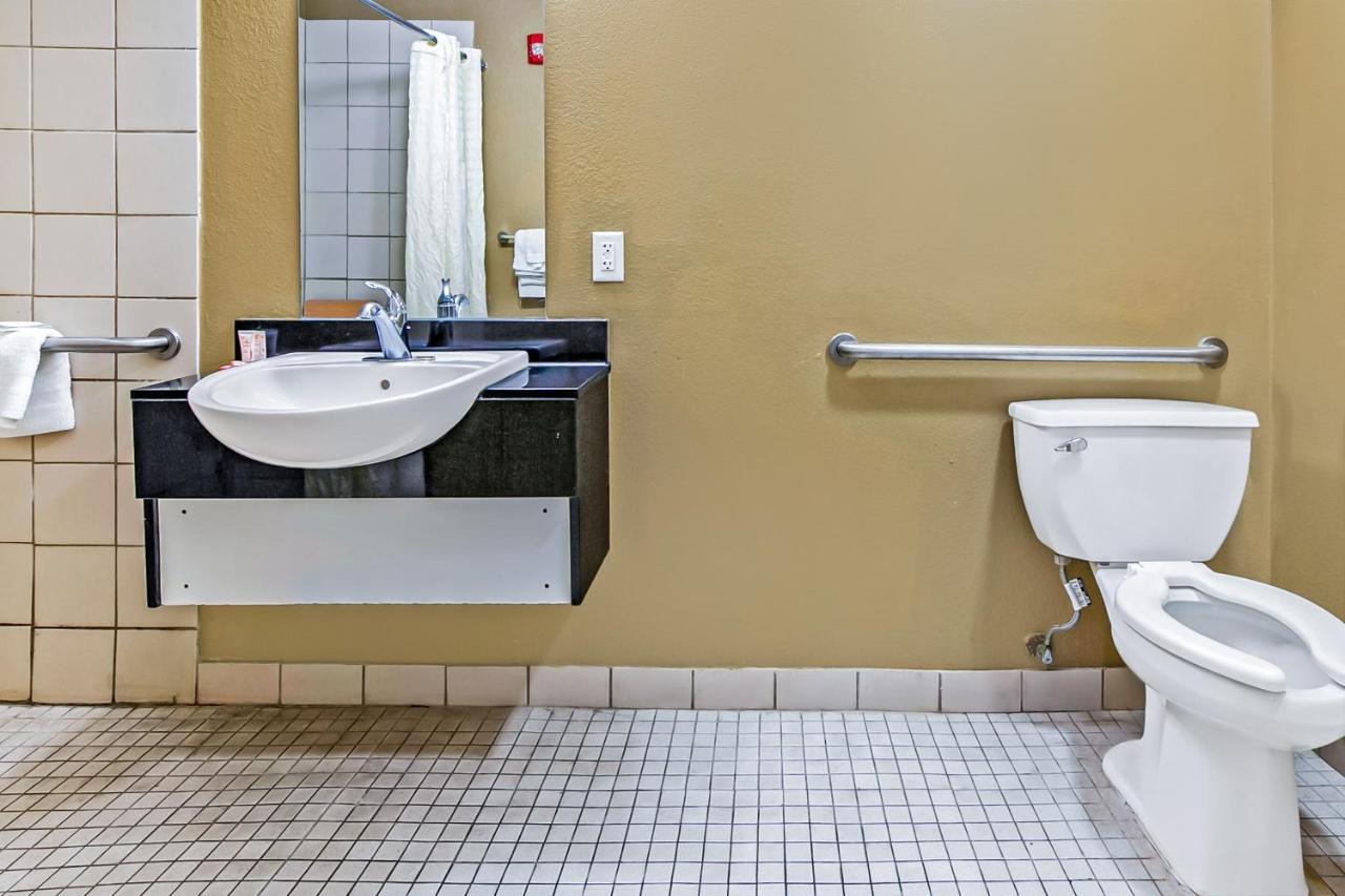  | OYO Hotel Lake Charles Hwy 10