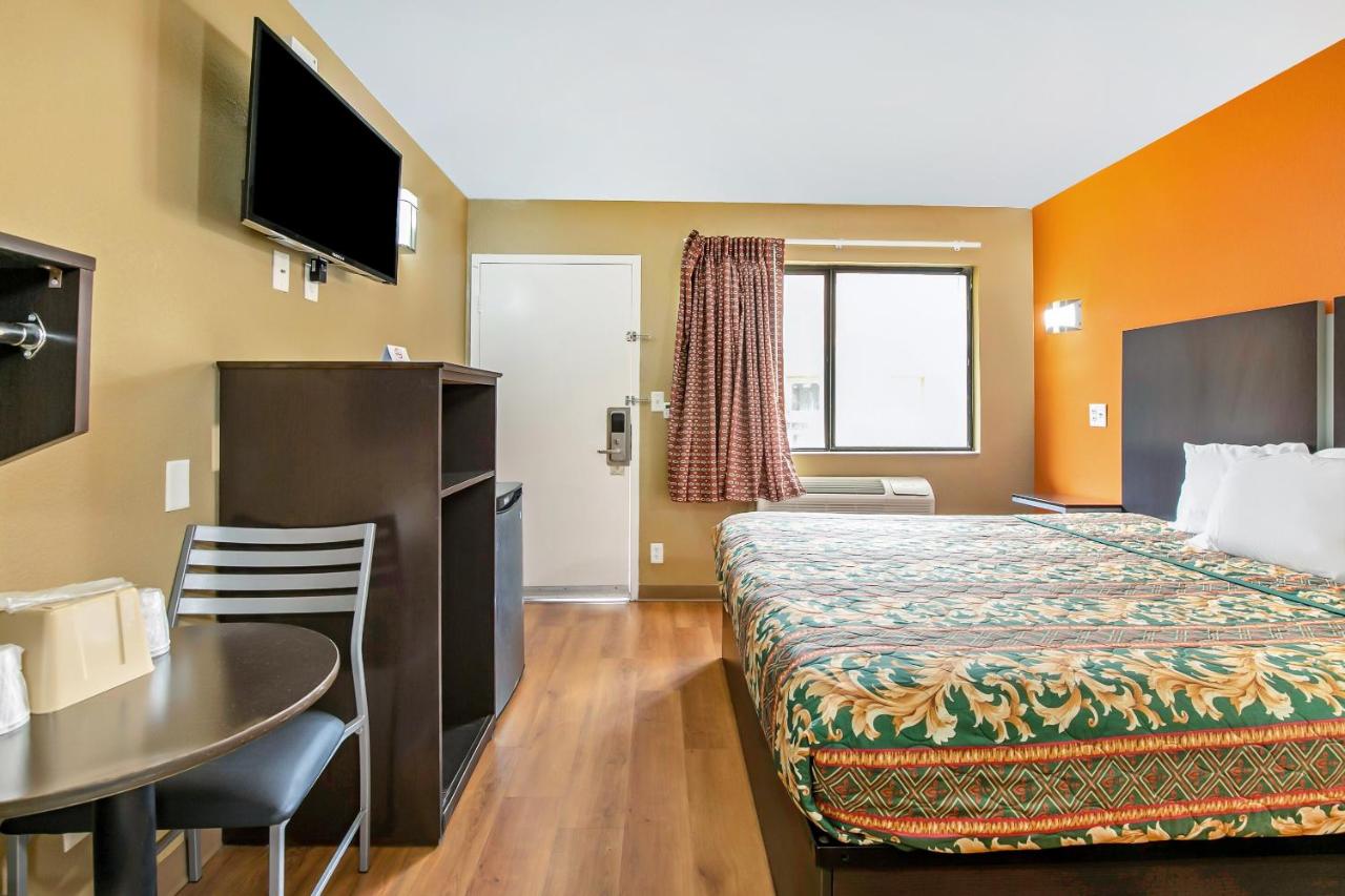  | OYO Hotel Lake Charles Hwy 10