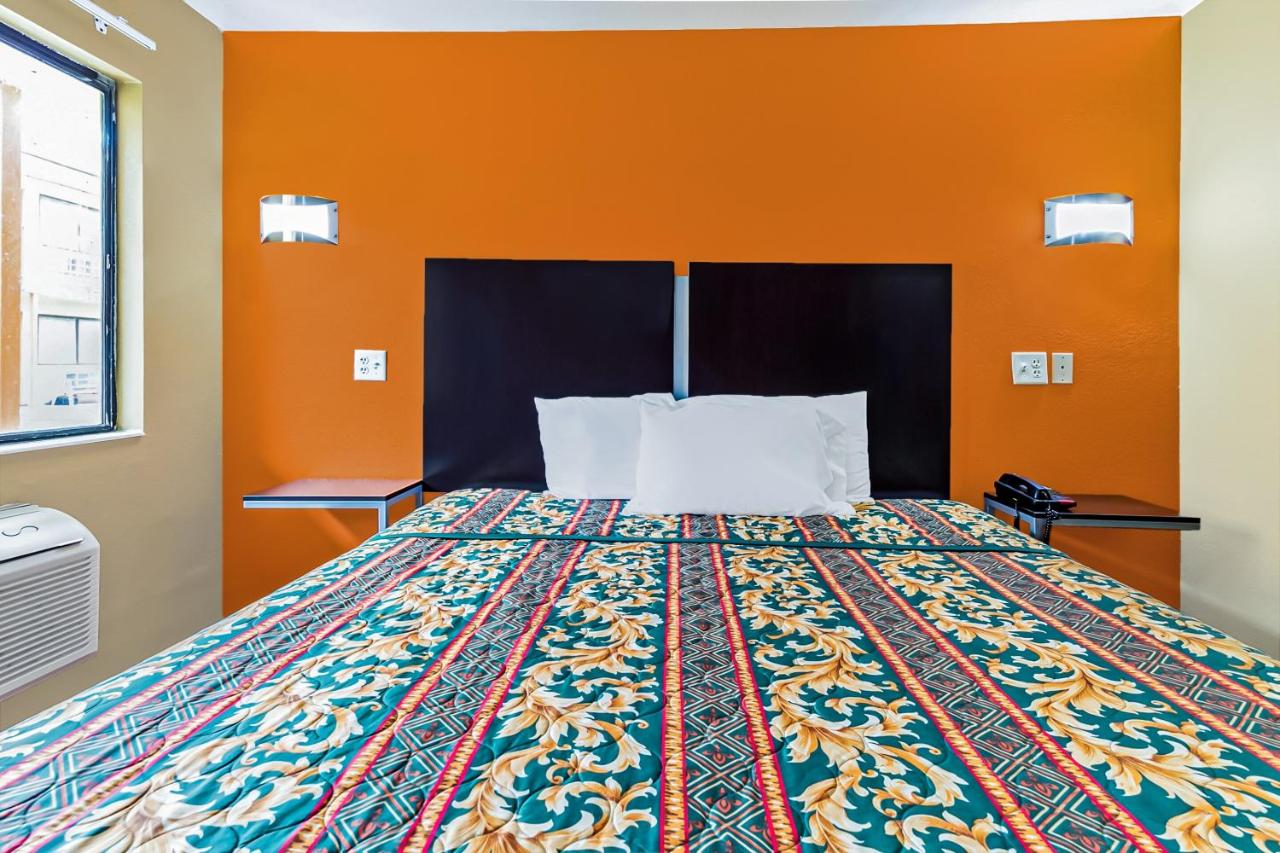  | OYO Hotel Lake Charles Hwy 10