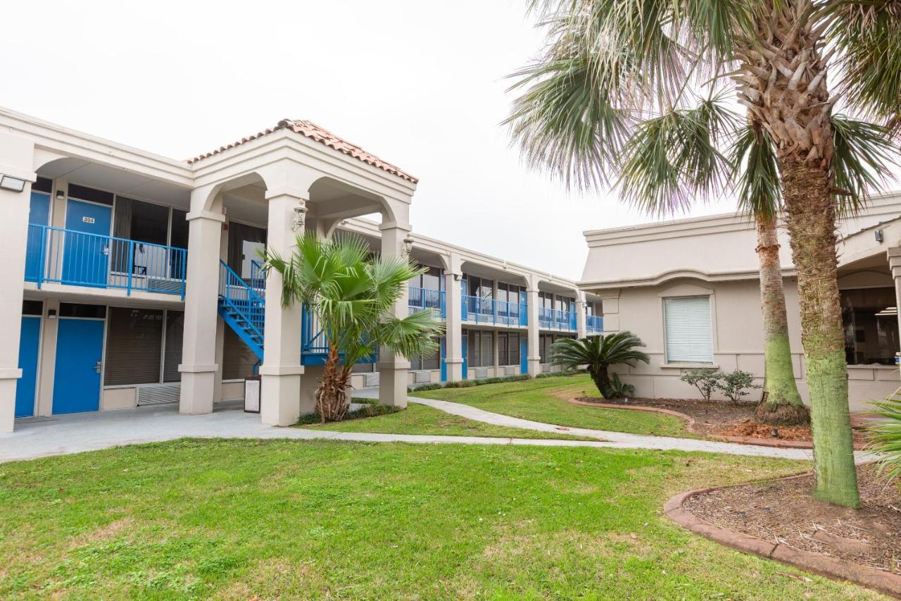 | OYO Hotel Baton Rouge - Mead Rd