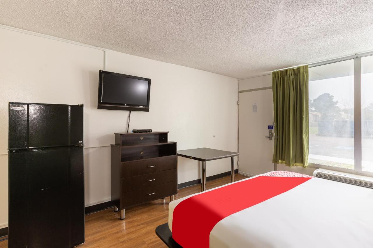 | OYO Hotel Baton Rouge - Mead Rd