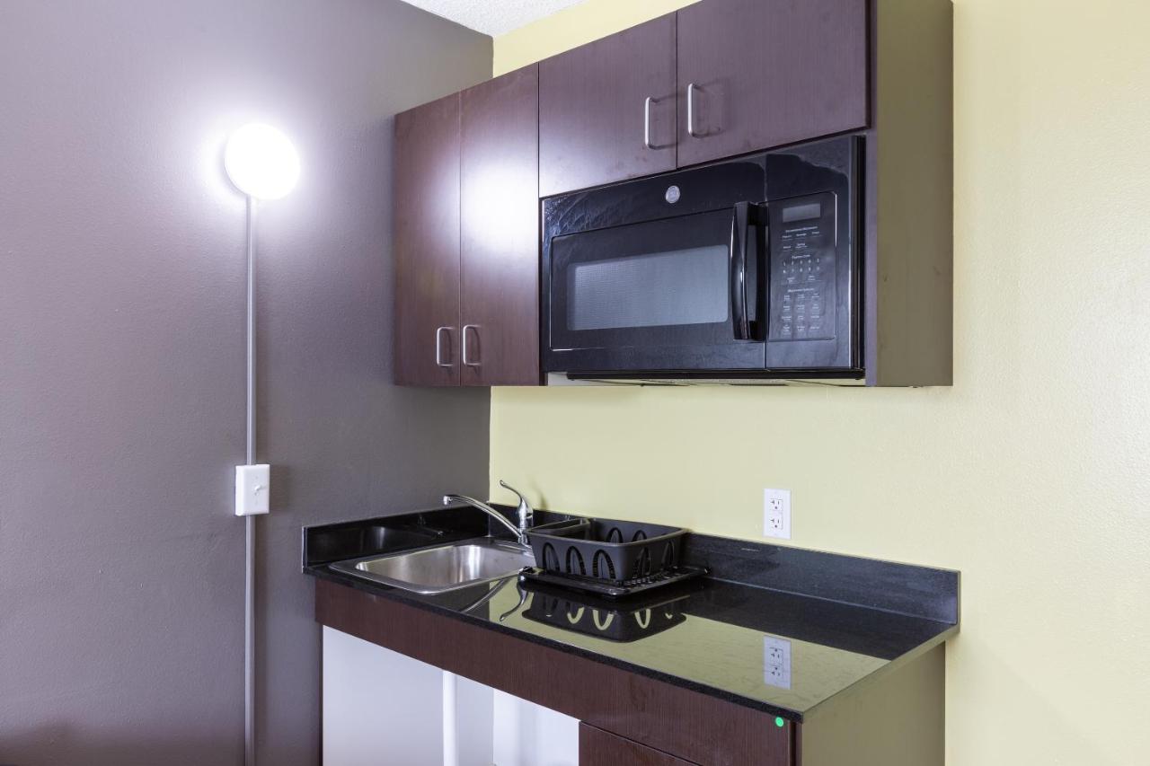 | OYO Hotel Baton Rouge - Mead Rd