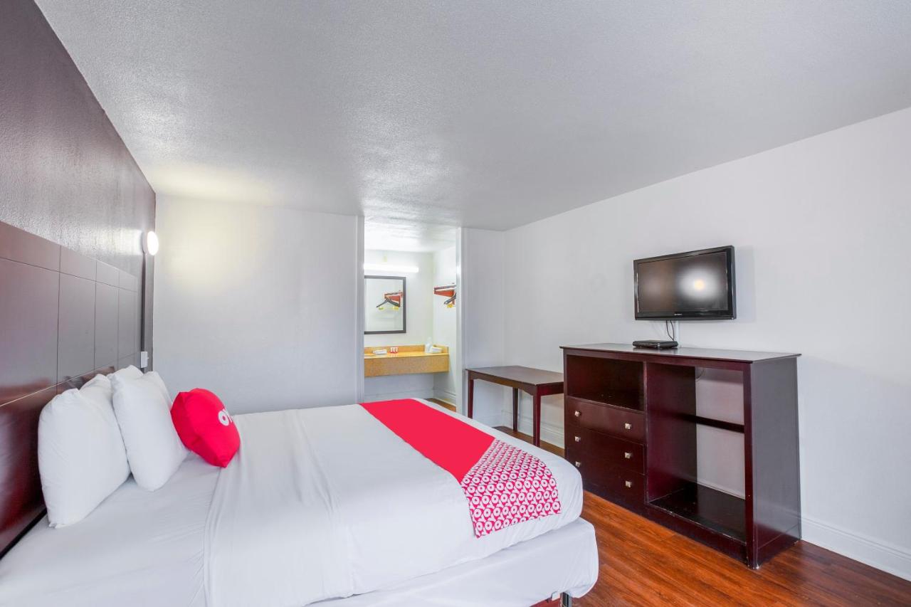 | OYO Hotel Baton Rouge - Mead Rd