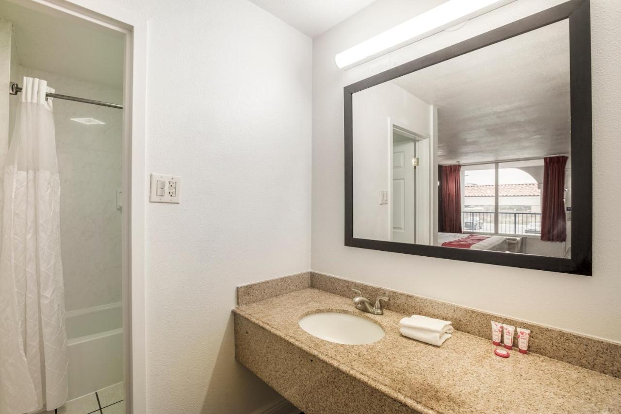 | OYO Hotel Baton Rouge - Mead Rd