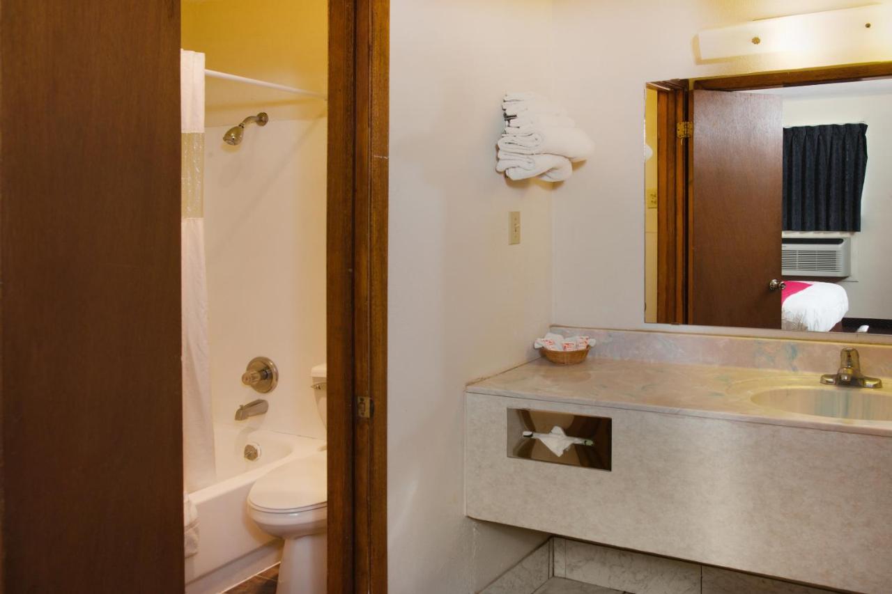 Queen Room at OYO Hotel Guymon OK US-54