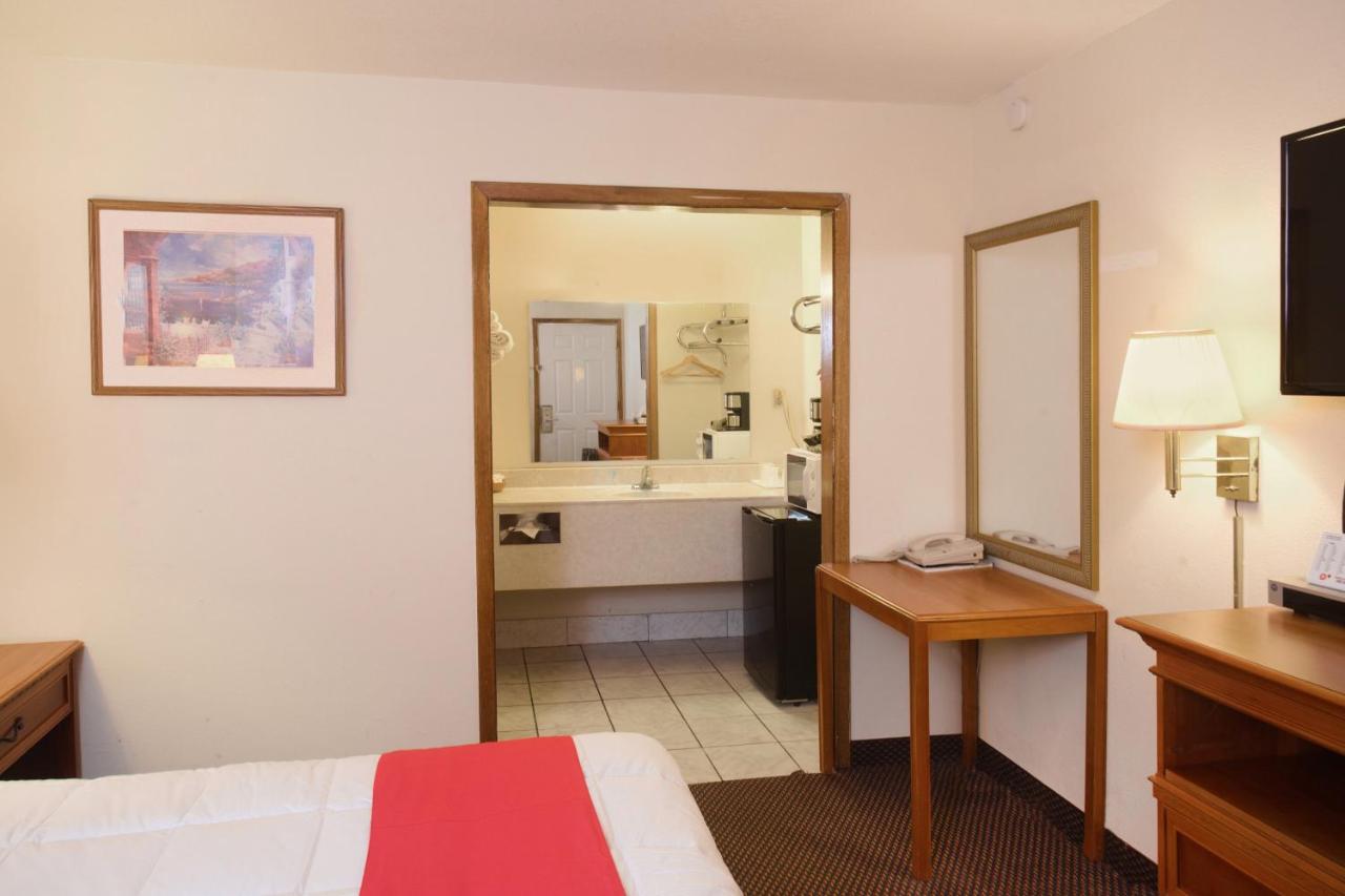 Queen Room at OYO Hotel Guymon OK US-54