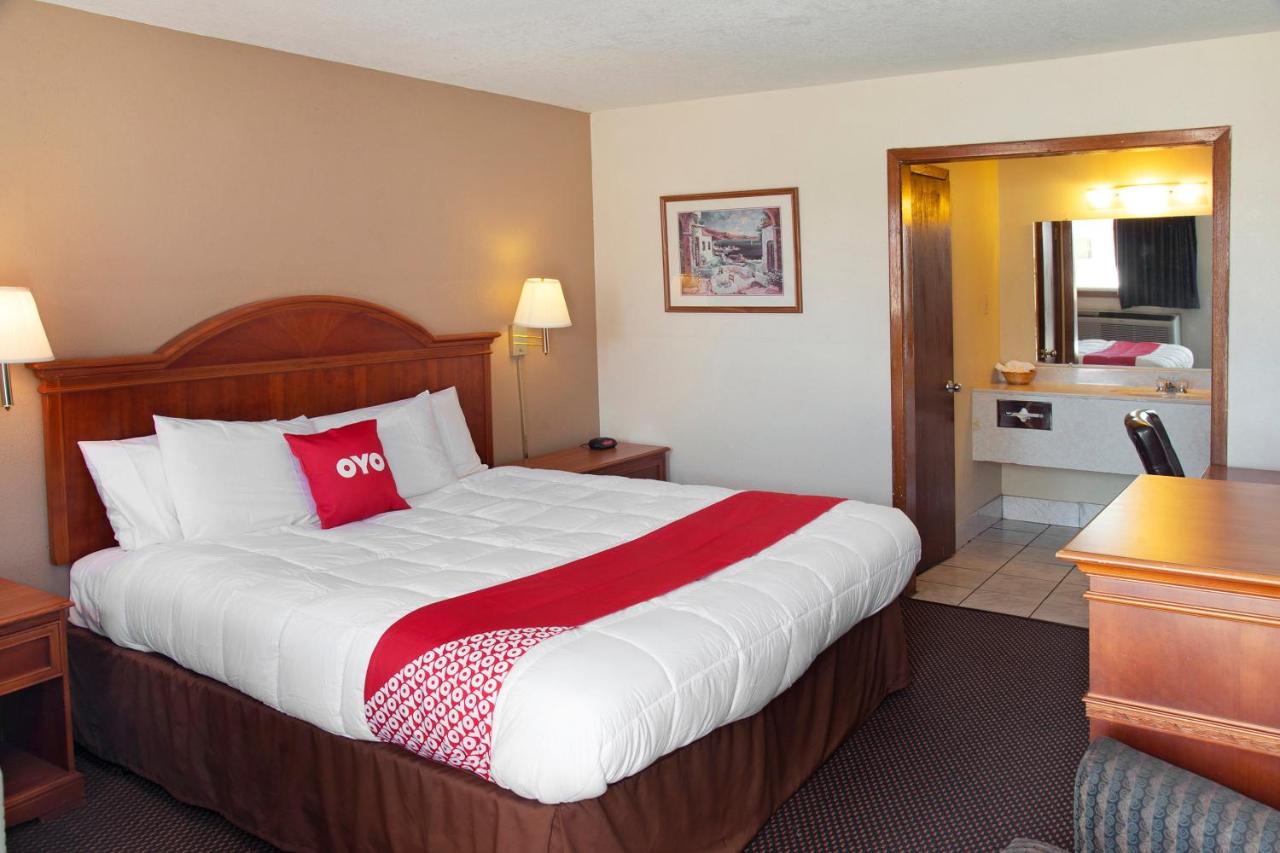 King Bed Smoking at OYO Hotel Guymon OK US-54
